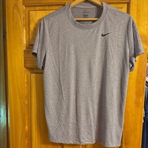 Nike women’s  lavender  Short Sleeve Tee